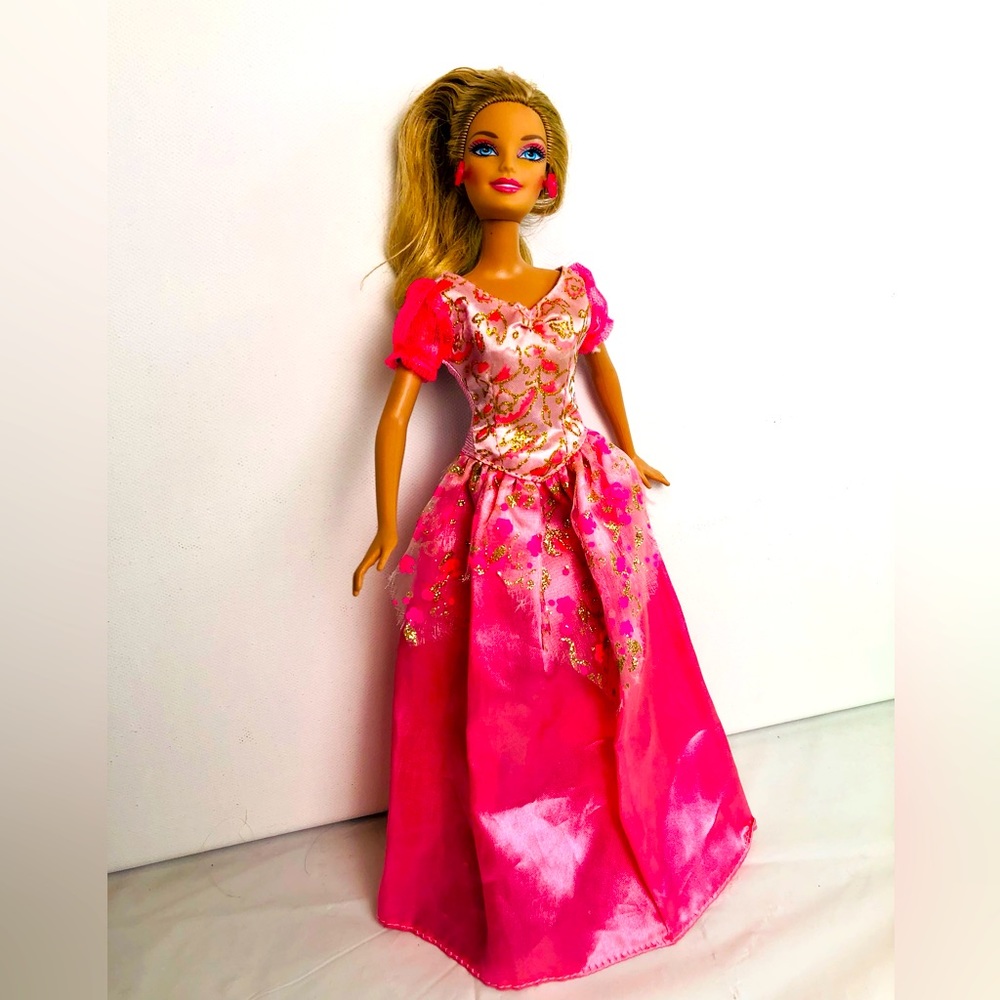 Barbie Mattel 1998/1999 Fashion Doll Bendable Knees Beautiful!!